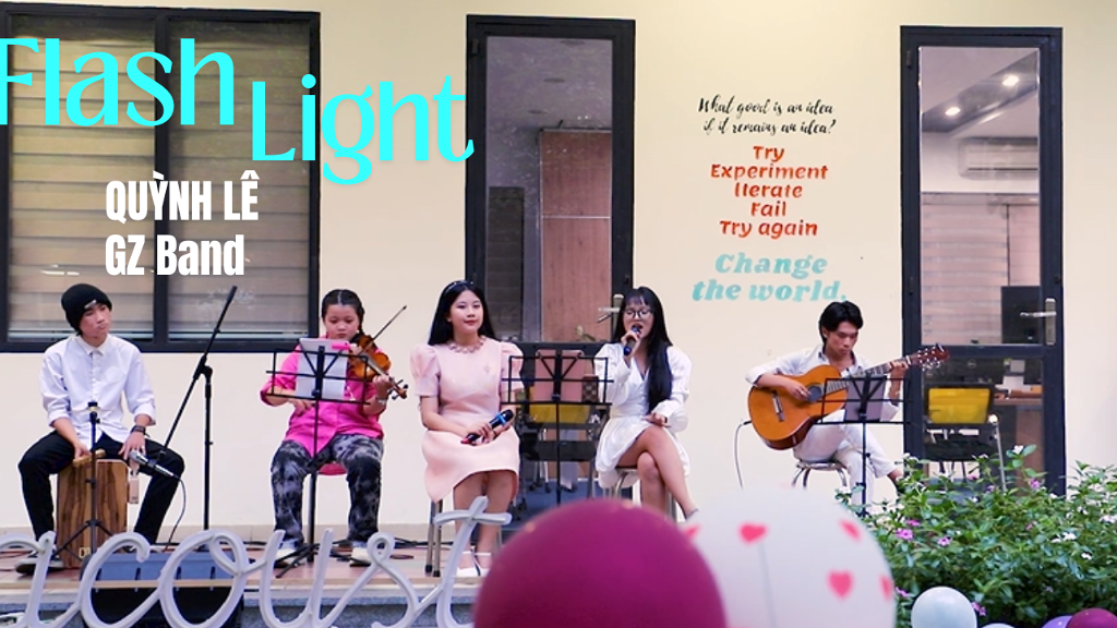 Flashlight Acoustic live show Quỳnh Lê and GZ band UEH Enghlish